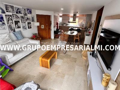 Apartamento de 3 alcobas en venta en Laureles, Medellín, 130 m² · foto 2 de 20