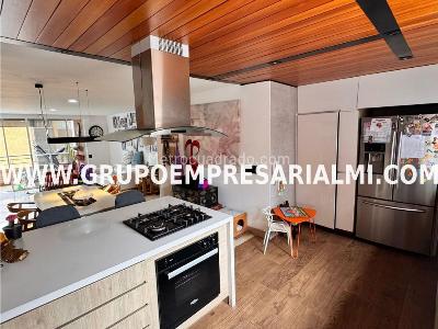 Apartamento de 3 alcobas en venta en Laureles, Medellín, 130 m² · foto 3 de 20