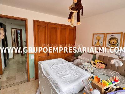 Apartamento de 3 alcobas en venta en Laureles, Medellín, 130 m² · foto 9 de 20