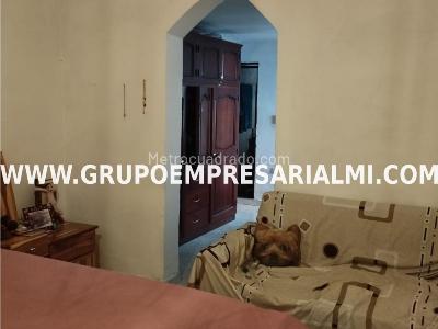 Casa de 4 alcobas en venta en Castilla, Medellín, 416 m² · foto 2 de 20