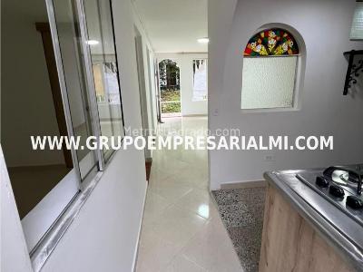 Casa de 3 alcobas en venta en Castilla, Medellín, 85 m² · foto 2 de 20