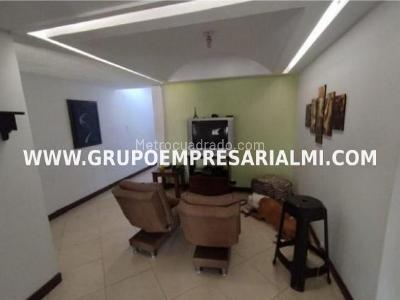 Apartamento de 3 alcobas en venta en Estadio, Medellín, 247 m² · foto 2 de 20
