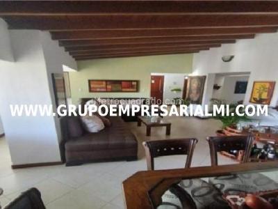 Apartamento de 3 alcobas en venta en Estadio, Medellín, 247 m² · foto 10 de 20
