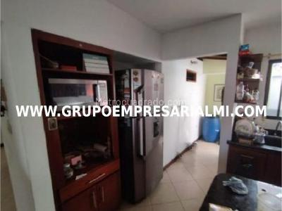 Apartamento de 3 alcobas en venta en Estadio, Medellín, 247 m² · foto 13 de 20
