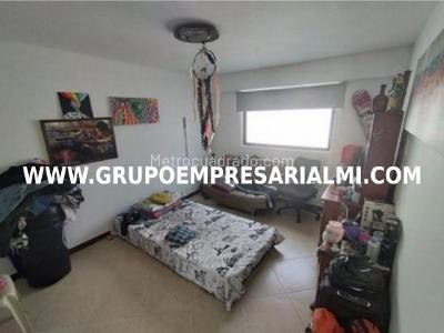 Apartamento de 3 alcobas en venta en Estadio, Medellín, 247 m² · foto 16 de 20