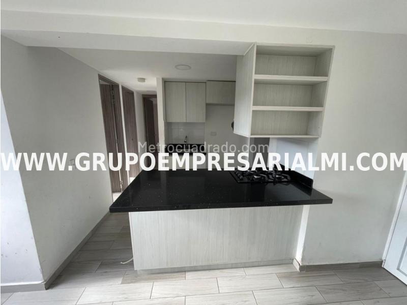 Spacious 3BR Apartment in Robledo - 4