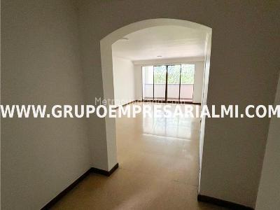 Apartamento de 3 alcobas en arriendo en Laureles, Medellín, 131 m² · foto 2 de 20