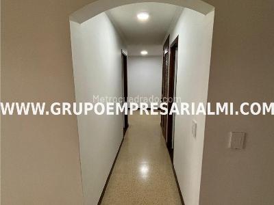 Apartamento de 3 alcobas en arriendo en Laureles, Medellín, 131 m² · foto 3 de 20