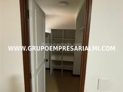 Apartamento de 3 alcobas en arriendo en Laureles, Medellín, 131 m² · foto 6 de 20