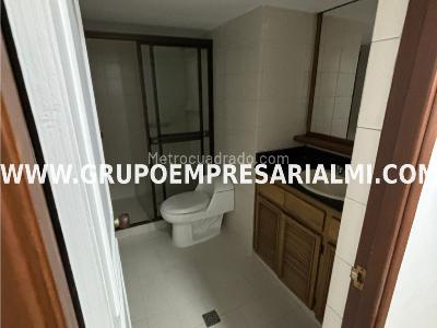 Apartamento de 3 alcobas en arriendo en Laureles, Medellín, 131 m² · foto 9 de 20