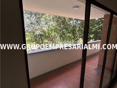 Apartamento de 3 alcobas en arriendo en Laureles, Medellín, 131 m² · foto 10 de 20