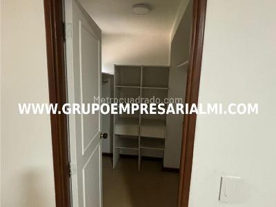 Apartamento de 3 alcobas en arriendo en Laureles, Medellín, 131 m² · foto 16 de 20