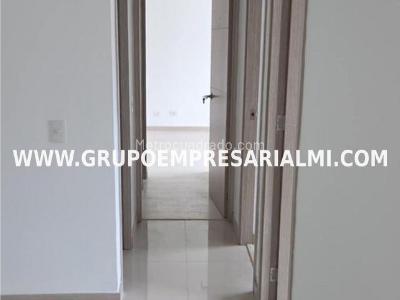Apartamento de 3 alcobas en venta en Tres Esquinas, Sabaneta, 92 m² · foto 3 de 20