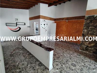 Apartamento de 3 alcobas en arriendo en Los Colores, Medellín, 125 m² · foto 3 de 20
