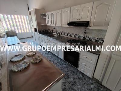 Apartamento de 3 alcobas en arriendo en Los Colores, Medellín, 125 m² · foto 8 de 20