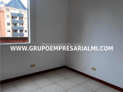 Apartamento de 3 alcobas en venta en El Poblado, Medellín, 127 m² · foto 2 de 20