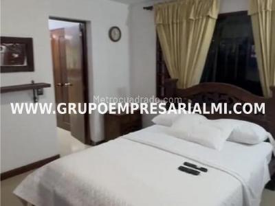 Casa de 3 alcobas en arriendo en El Poblado, Medellín, 250 m² · foto 15 de 20