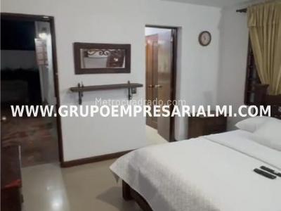 Casa de 3 alcobas en arriendo en El Poblado, Medellín, 250 m² · foto 16 de 20