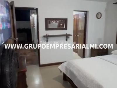 Casa de 3 alcobas en arriendo en El Poblado, Medellín, 250 m² · foto 17 de 20