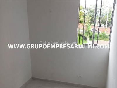 Apartamento de 3 alcobas en venta en Niquia, Bello, 55 m² · foto 3 de 20