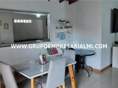 Casa de 4 alcobas en venta en Manrique, Medellín, 107 m² · foto 2 de 20