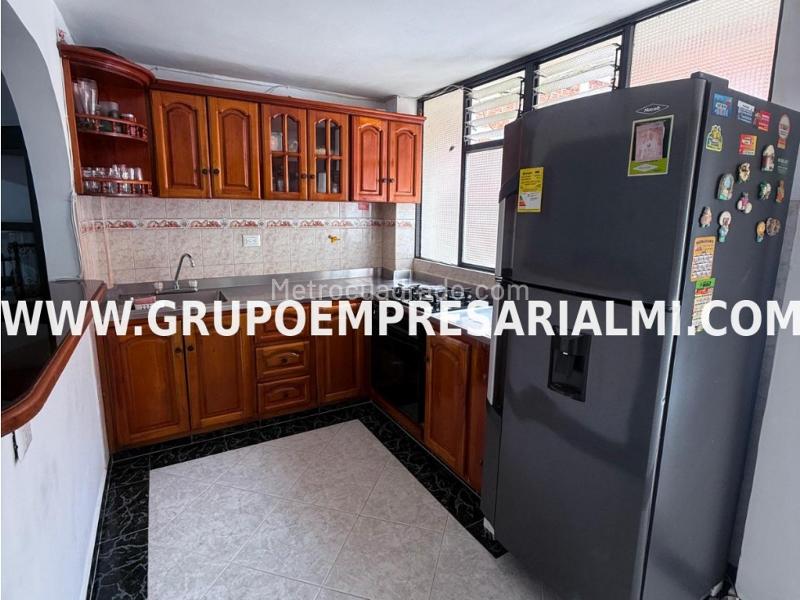 Casa Familiar Amplia de 4 Alcobas para Alquiler en Guayabal - 2