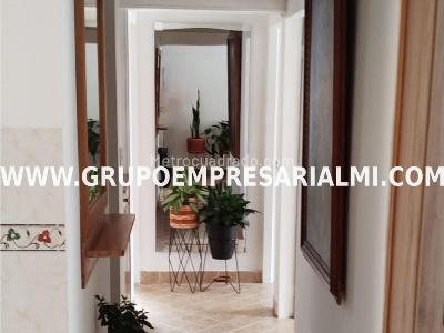 Apartamento en venta en La Milagrosa, Medellín · foto 8 de 20
