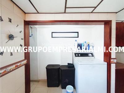 Apartamento de 3 alcobas en venta en La Castellana, Medellín, 125 m² · foto 2 de 20