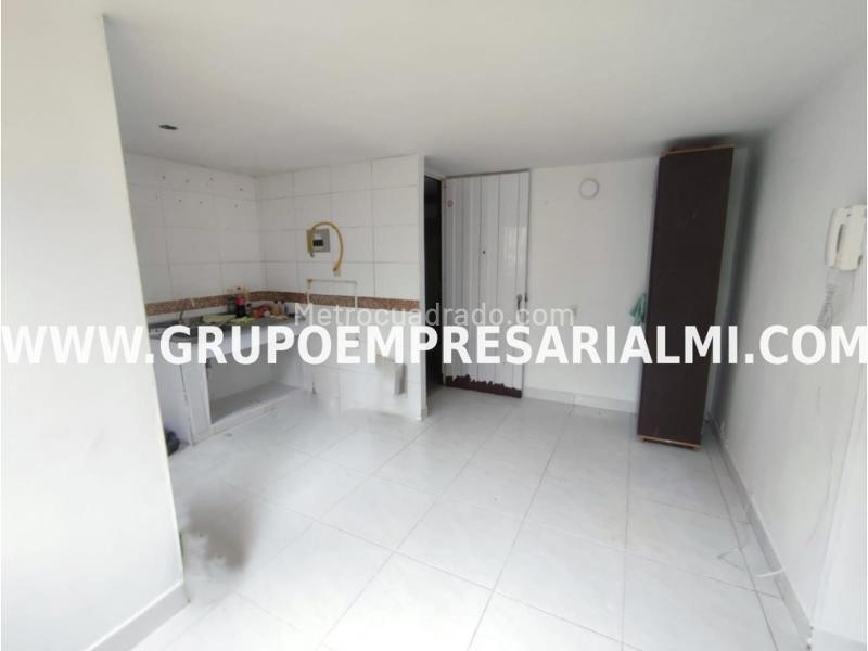 Apartamento de 3 Alcobas en Arriendo en San Javier (Piso 1, Parqueadero)