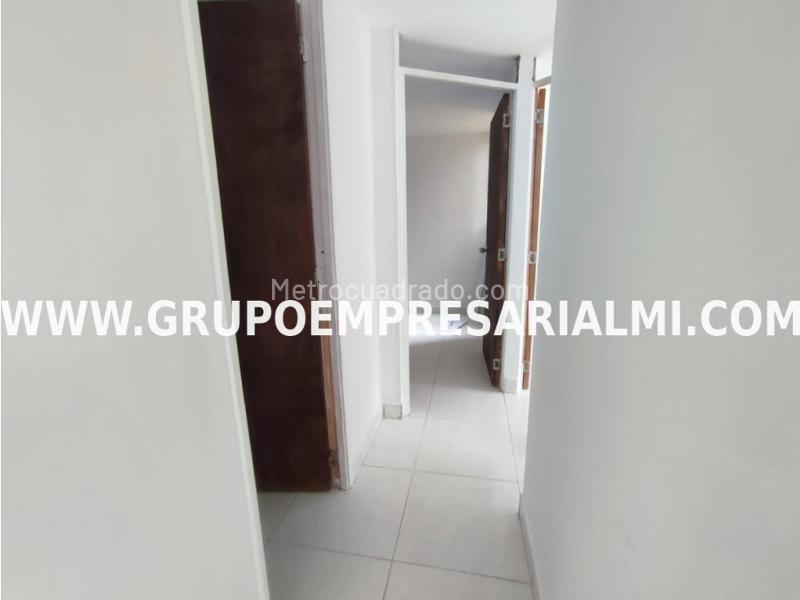 Apartamento de 3 Alcobas en Arriendo en San Javier (Piso 1, Parqueadero) - 2