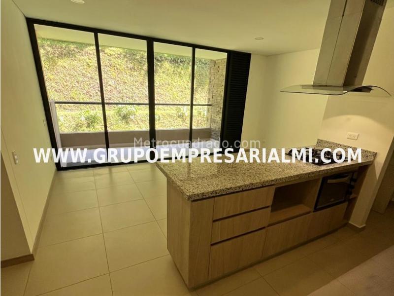Spacious 3BR Apartment for Rent in El Retiro (Downtown) - 2