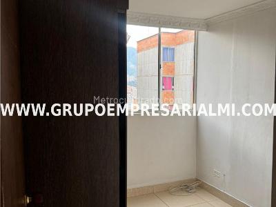 Apartamento de 3 alcobas en venta en Santa Rita, Bello, 46 m² · foto 14 de 20
