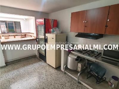 Casa de 5 alcobas en venta en Laureles, Medellín, 800 m² · foto 4 de 20