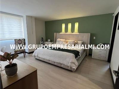 Apartamento de 3 alcobas en venta en El Tesoro, Medellín, 220 m² · foto 14 de 20
