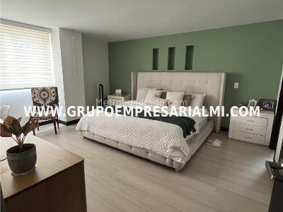 Apartamento de 3 alcobas en venta en El Tesoro, Medellín, 220 m² · foto 15 de 20