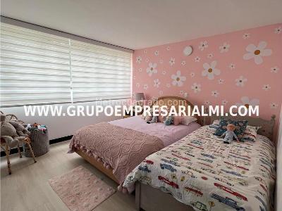 Apartamento de 3 alcobas en venta en El Tesoro, Medellín, 220 m² · foto 18 de 20