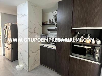 Apartamento de 3 alcobas en venta en El Tesoro, Medellín, 220 m² · foto 8 de 20