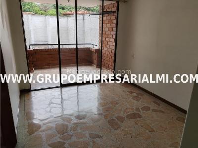 Apartamento de 3 alcobas en venta en Laureles, Medellín, 104 m² · foto 3 de 20