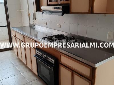 Apartamento de 3 alcobas en venta en Laureles, Medellín, 104 m² · foto 4 de 20