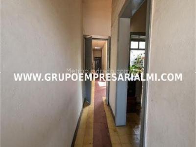 Casa de 4 alcobas en venta en Boston, Medellín, 712 m² · foto 2 de 20