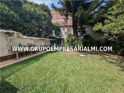 Casa de 4 alcobas en venta en Boston, Medellín, 712 m² · foto 4 de 20