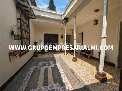 Casa de 4 alcobas en venta en Boston, Medellín, 712 m² · foto 18 de 20