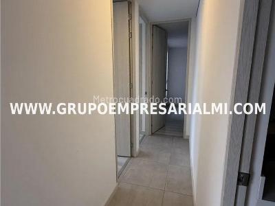 Apartamento de 3 alcobas en venta en Florida Nueva, Medellín, 75 m² · foto 3 de 20