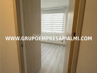 Apartamento de 3 alcobas en venta en Florida Nueva, Medellín, 75 m² · foto 4 de 20