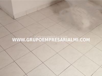 Casa de 3 alcobas en venta en Robledo, Medellín, 73 m² · foto 2 de 20