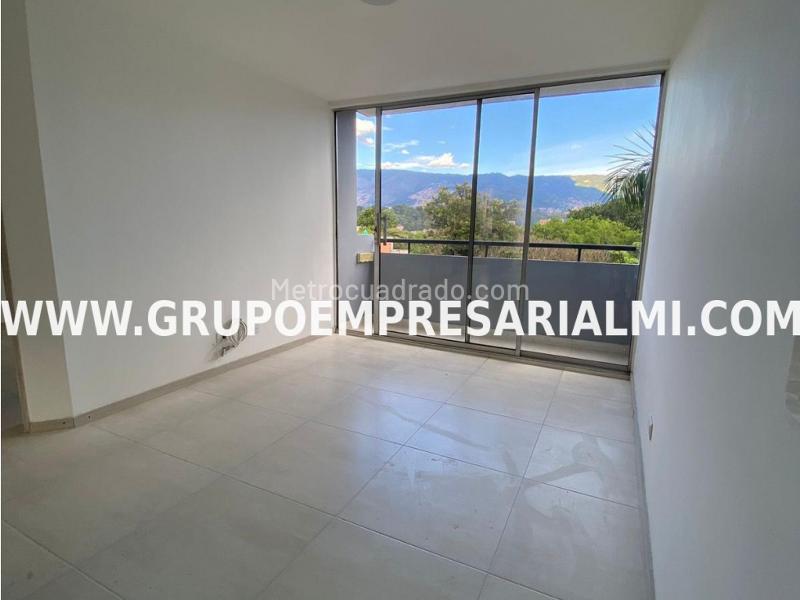 Spacious 4BR Apartment in Rosales - 5