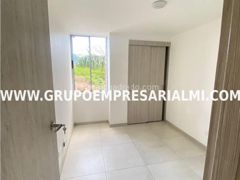 Spacious 4BR Apartment in Rosales - 6