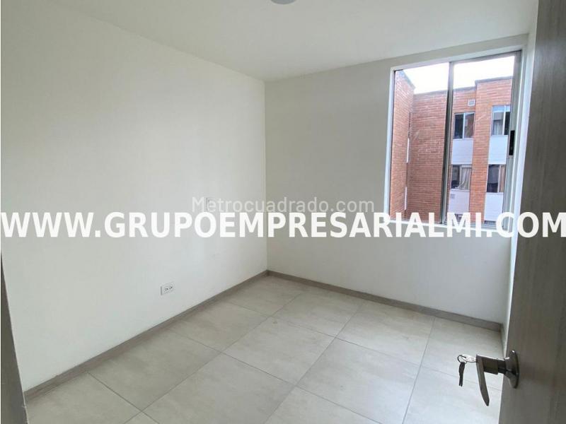 Spacious 4BR Apartment in Rosales - 9