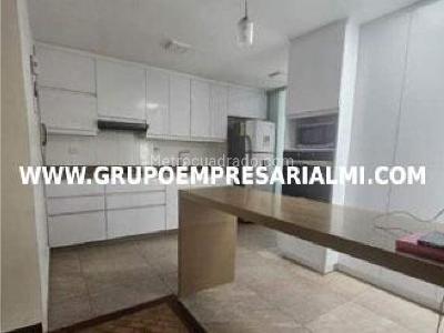 Apartamento de 3 alcobas en venta en Laureles, Medellín, 113 m² · foto 14 de 20