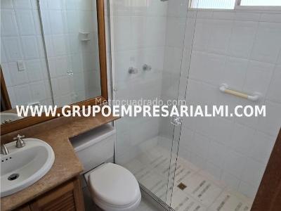 Apartamento de 2 alcobas en arriendo en Patio Bonito, Medellín, 80 m² · foto 12 de 20